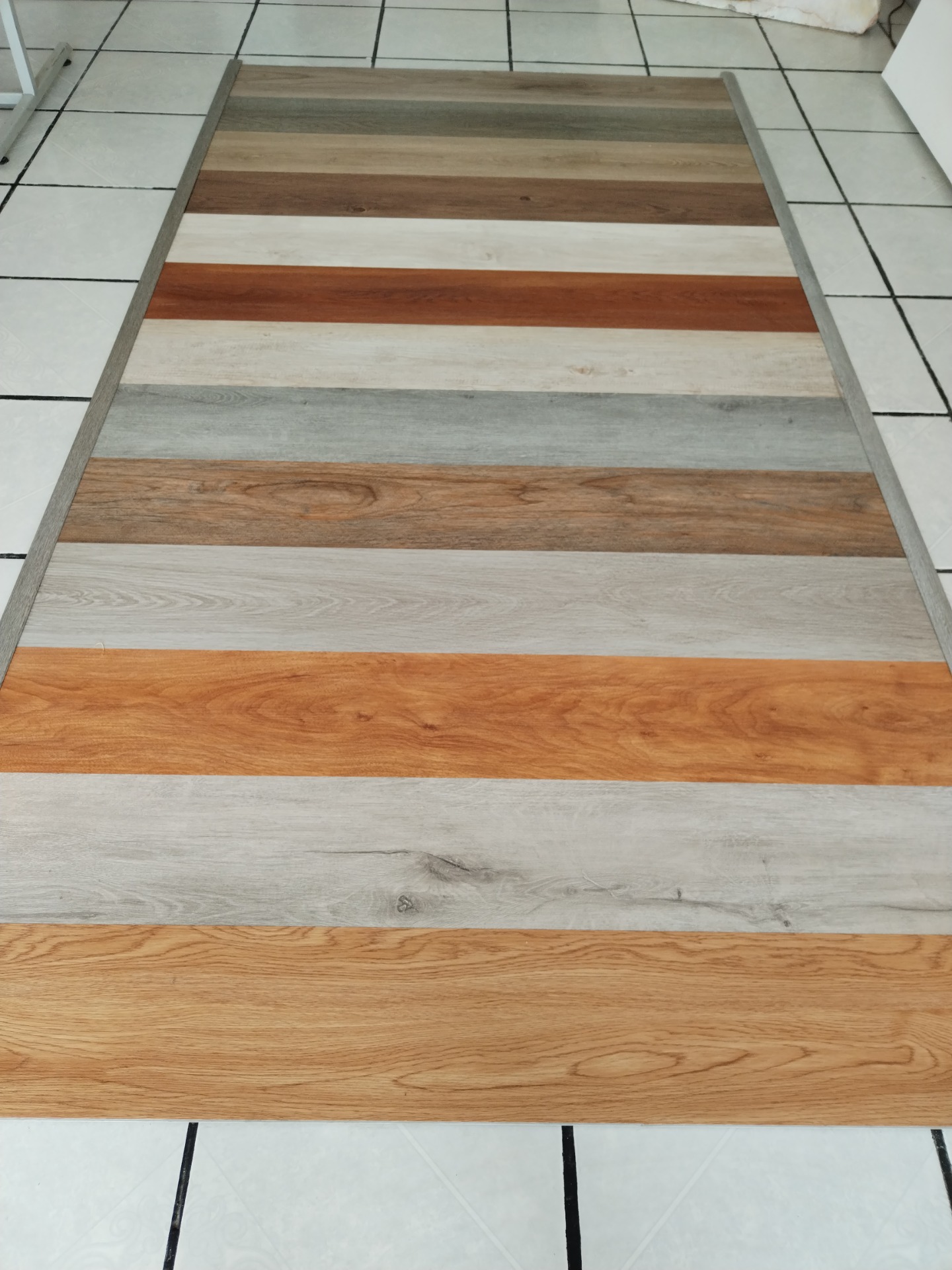Piso SPC Venta por Caja con 10 duelas de:1.219m*17.78cm*4mm... Cubriendo: 2.16m2